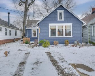 Patio and Lake Views Family-Friendly Canton Retreat - Canton - Building