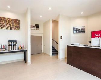 Explore Jamaica with This Affordable Room | Free Parking - Queens - Recepción