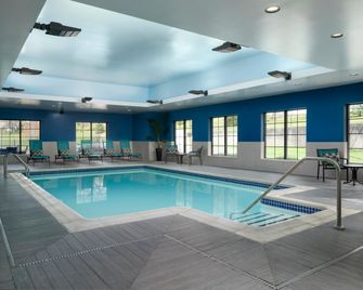 Hampton Inn & Suites Yonkers - Westchester - Yonkers - Piscina
