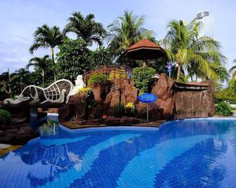 Happy Living at Puri Casablanca Apartment 2BR - Jakarta - Pool
