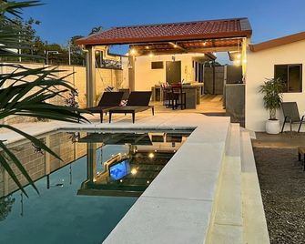 La Casa de Papi. - Parrita