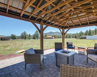 3 Mi to Grand Canyon Railway Williams Retreat - Williams - Patio