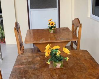 Soul Travellers Room with a View - Badian - Dining room