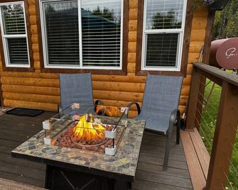 Little Susitna Hideaway Cabin - Palmer - Patio