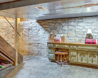 Stay and Sip Group Ranch at Shamrock Hills Vineyard - Excelsior Springs