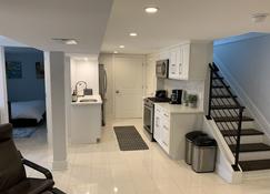 Private One Bedroom Suite w\/ Living Space & Laundry - Washington - Cucina