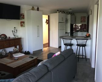 Seaview Crescent Modern Apartment - Orford - Sala de estar