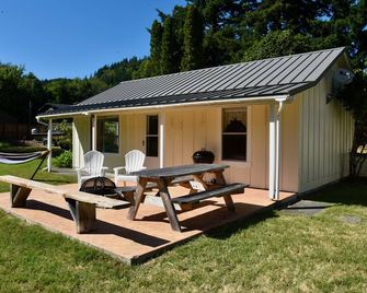 Cozy Cottage on the Rogue River - Gold Beach - Patio