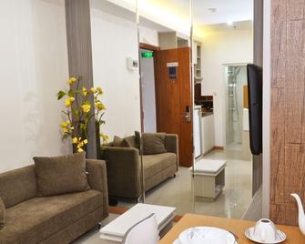 Stay at Budget HoTel East Jakarta Indonesia - Yakarta - Sala de estar