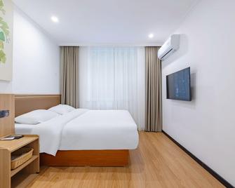 Greentree Inn Chaoyang Shuangta District Bus Station - Chaoyang - Bedroom