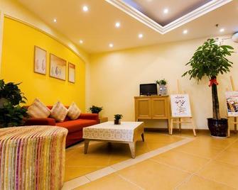 Homeinn Hotel (Yuncheng Yanhu District South Wind Square) - Yuncheng - Living room