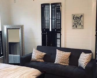 The Lazy W Ranch House - Cedar Creek - Sala de estar