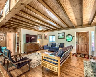 Prd 888 Ponderosa Cabin - New Braunfels - Living room