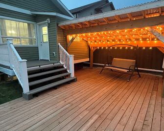 Vintage Style Home - Grande Prairie - Patio