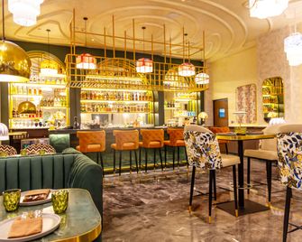 DoubleTree Suites by Hilton Bengaluru Outer Ring Road - Bengaluru - Bar