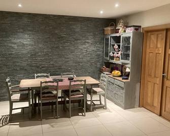 Beautiful, Central 3-bed House in Co Clare - Miltown Malbay - Comedor