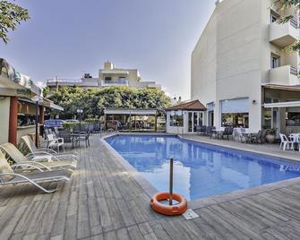 صوفيا هوتل - هيراكليون - حوض السباحة