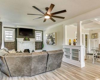 3 Mi to Dtwn Memphis Family Home - Memphis - Pokój dzienny