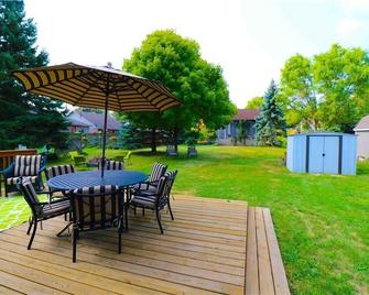 Charming Cottage away from home - Port Dover - Patio
