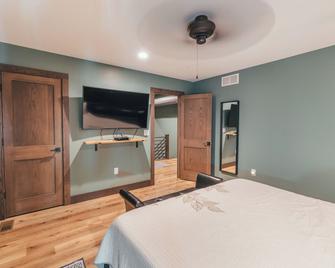 Historic Loft Suite Frances / Starved Rock/ Utica - North Utica - Bedroom