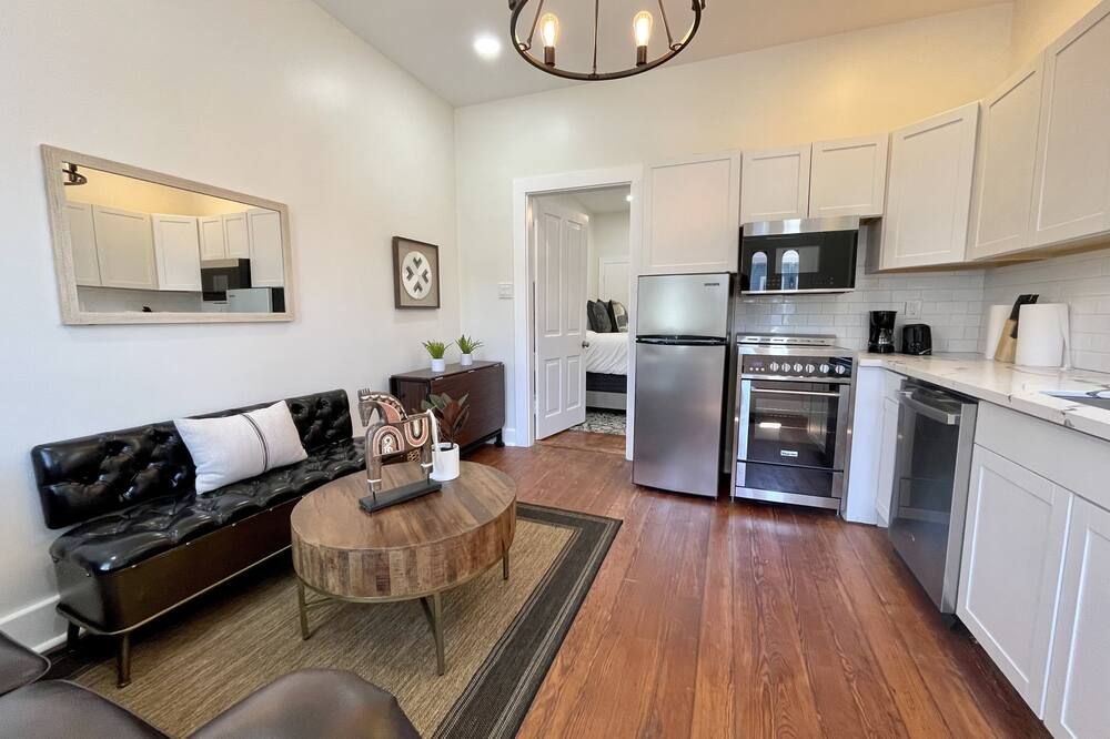Beautifully Restored! - New Orleans 3 Bedroom Shotgun Home-15 Min French Quarter - New Orleans - Mutfak