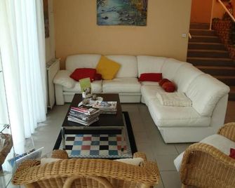 Hôtel Restaurant Bar Du Commerce - Kb Hotel Group - Tronget - Living room