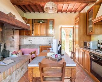 Sun-kissed Holiday Home in Gaiole in Chianti With Garden - Monti - Cocina