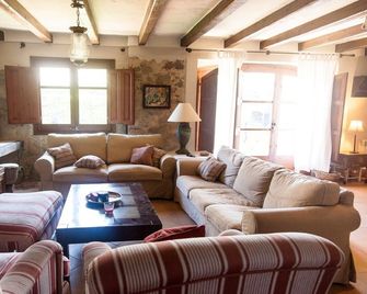 Rural house in Mas Armadà - Torroella de Fluvià - Sala de estar