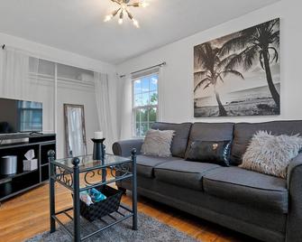 Spring Glen Suite\n\nEntire rental unit in Hamden, Connecticut\n\n - Hamden - Living room