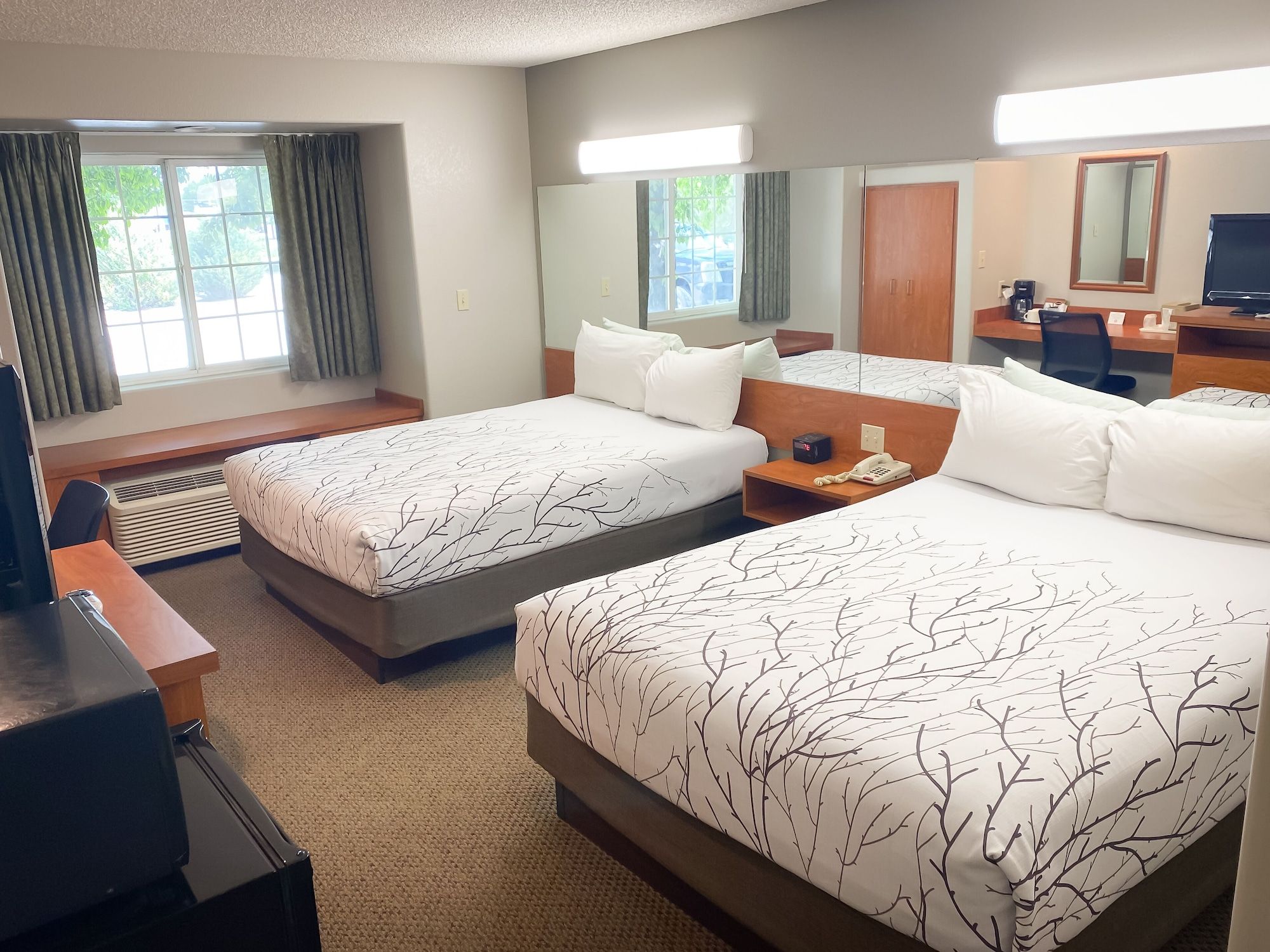 Monument Inn & Suites thumbnail 3