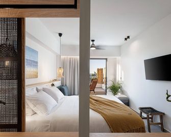 Calla Luxury Seafront Suites - Rétino - Habitación