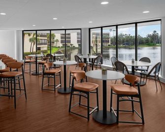 Luxe King Room w/ Balcony | Marina, Golf & Bar - Stuart - Restaurant