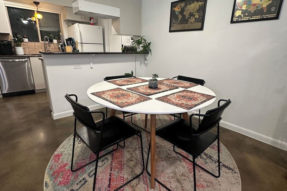 Royal Retreat - Cozy Luxe 2br Near Downtown - Austin - Salle à manger