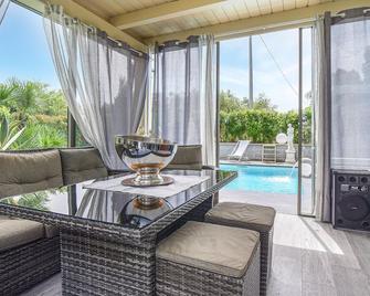 Beautiful vacation home with pool and great outdoor areas. - Fucecchio - Sala de estar