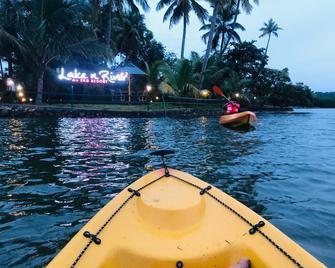 Lake N River Resort Munroe Island - Perumanseri - Edificio