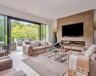 Wellness villa on the water near Harderwijk - Zeewolde - Living room