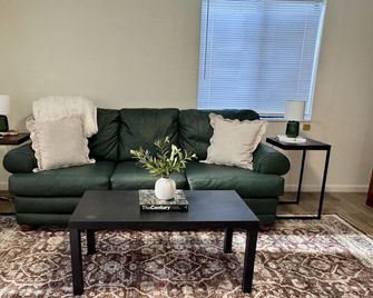 Studio House - Close to Haynes and the hospital! - Miles City - Huiskamer