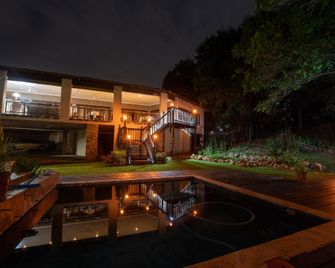 Bubezi Guests House - הייזיוויו - בניין