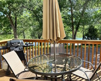 Hidden Lake Campground and Resort - Hot Springs - Balkón