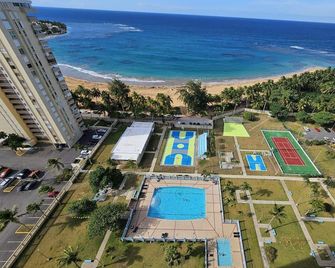 Luxe Beachfront 2 bdrm 2 bth Penthouse Unit on Beach in in Luquillo - Luquillo - Edificio