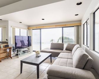 2 Oceanview Luxury Suites+ pool and Jacuzzi - Hōlualoa - Living room