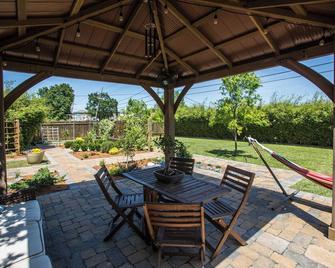 Clean, Well Kept Apartment - Metairie - Patio