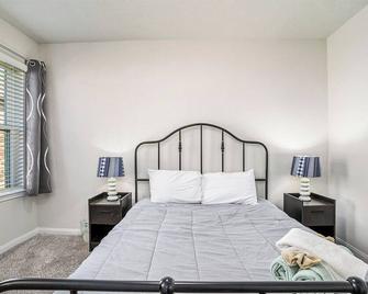 Cozy Retreat 15 mi from Galveston and JSC - Texas City - Bedroom