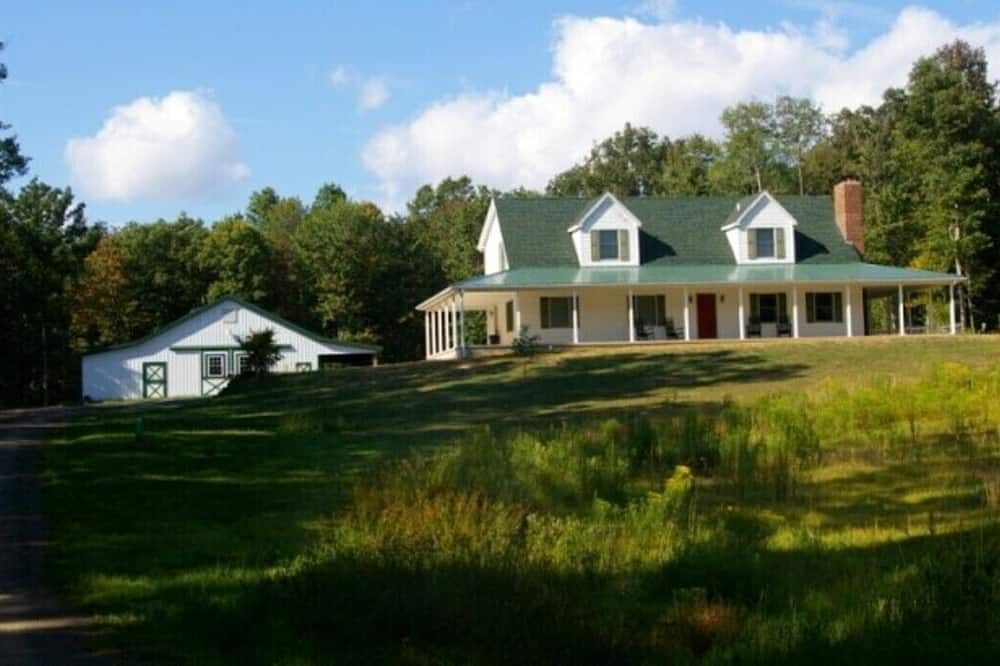 Spur of the Moment Hideout LLC