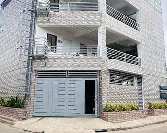 An apartment type with WiFi, AC and parking where you can stay, rest and relax. - Santo Tomas - Edificio