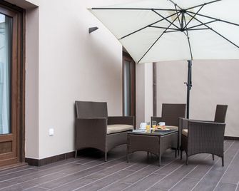 Apartamentos Turisticos Llanes - Llanes - Patio