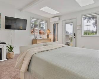 Sully's Sanctuary Centrally located/North Bend - North Bend - Bedroom
