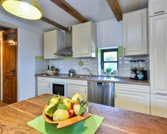 Awesome Home In Breznicki Hum - Hrašćina - Cocina