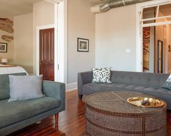 Charming, Cozy, & Convenient Stl Gem / Abodebucks - St. Louis - Phòng khách