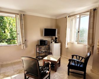 L'Escale Provencale - Tourrettes - Wohnzimmer